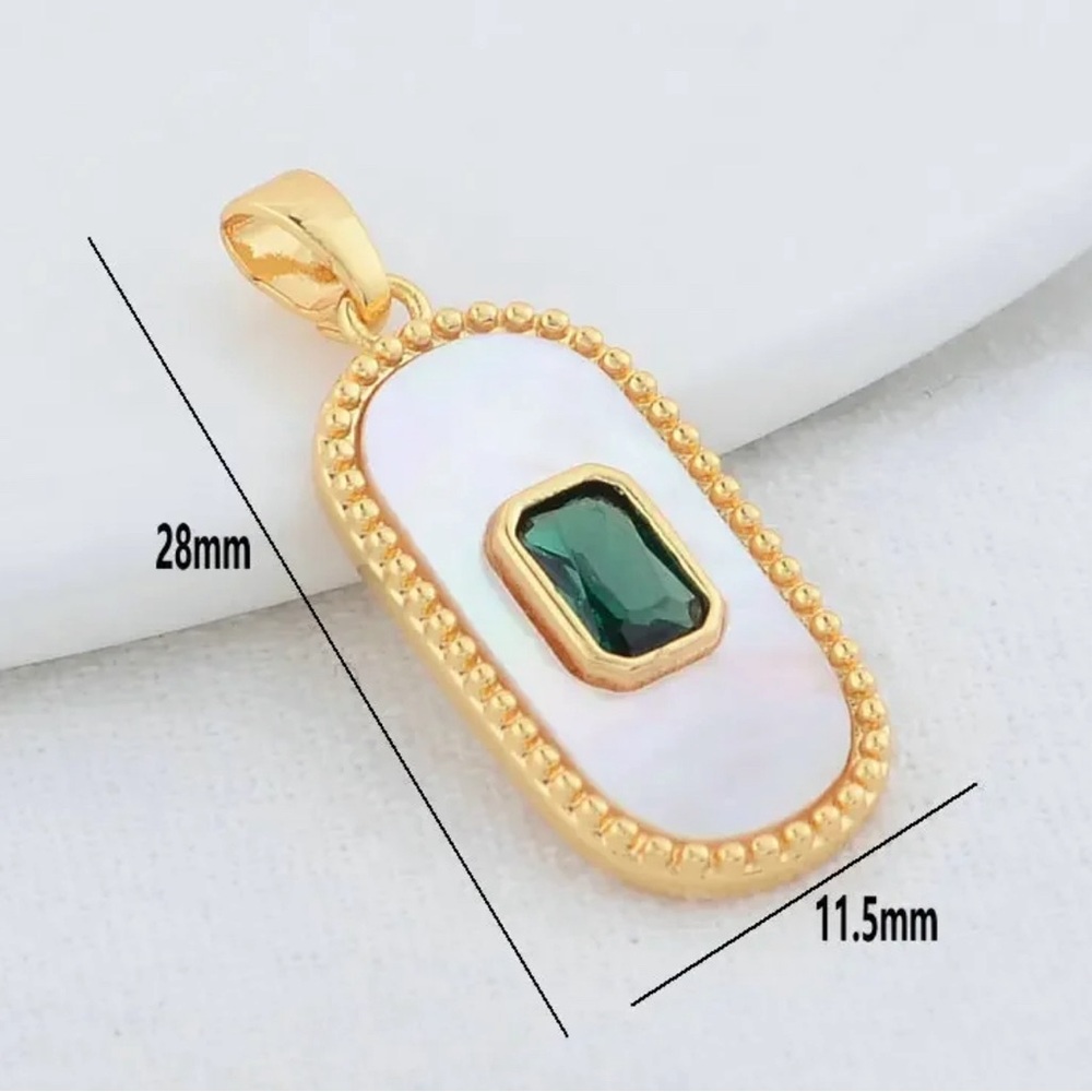 Green Crystal Shell Pendant - Picture 4 of 6